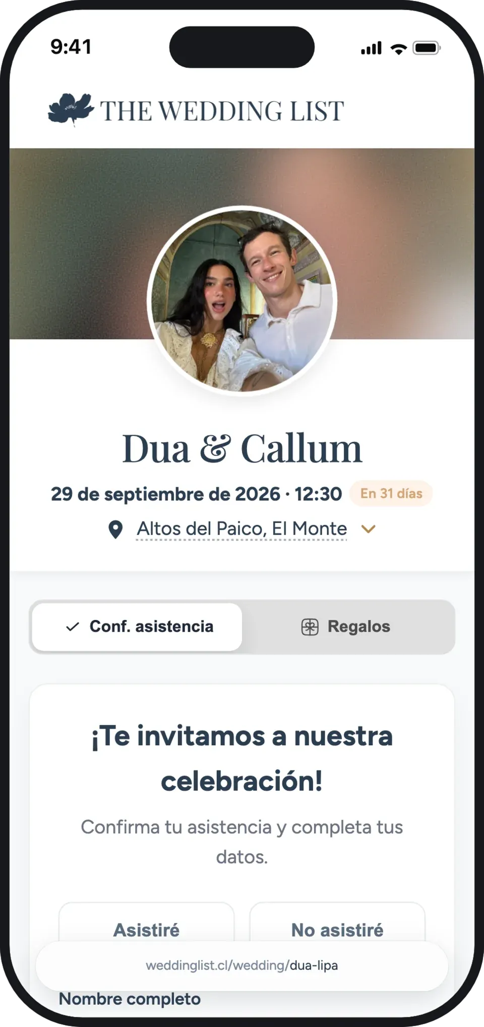 La página de matrimonio de una pareja, vista en un teléfono